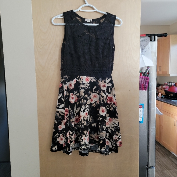 Dress - Picture 1 of 1